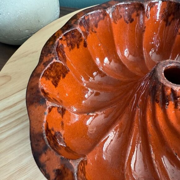 Vintage Primitive Bundt Mold Glazed Redware Pottery Cake Pan Swirl 9 x 3 - Picture 5 of 8